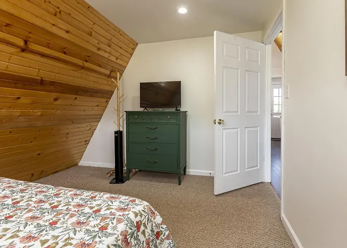 Scenic 2br A-frame W Hot Tub & Views Holiday home