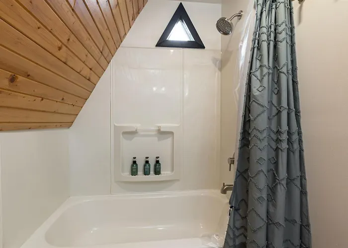 Scenic 2br A-frame W Hot Tub & Views Makanda